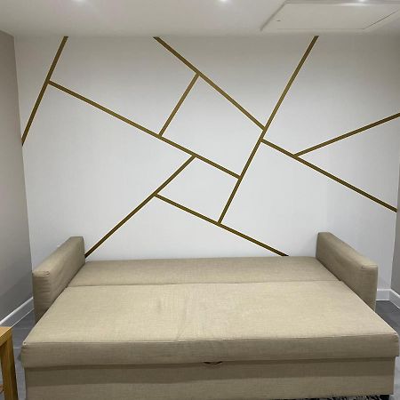 One Bedroom Apartment Goodmayes Экстерьер фото