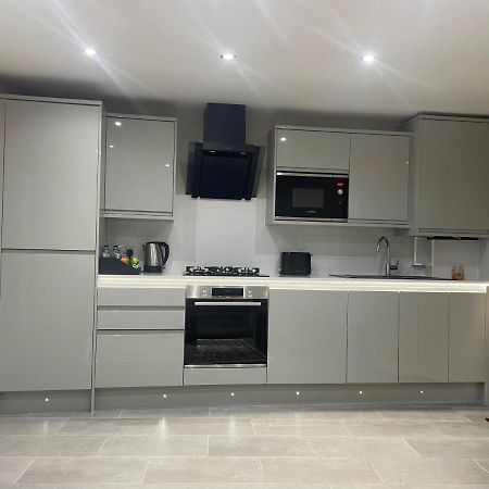 One Bedroom Apartment Goodmayes Экстерьер фото