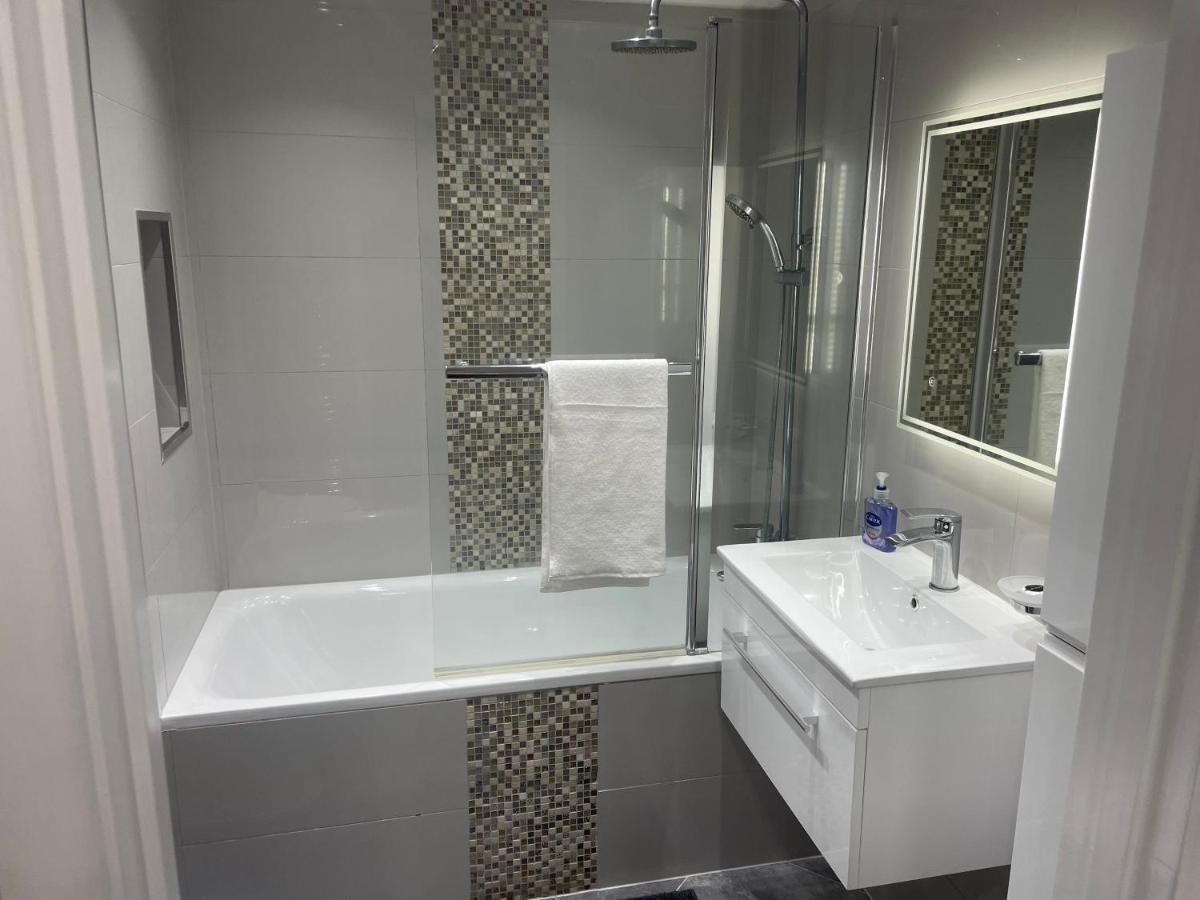 One Bedroom Apartment Goodmayes Экстерьер фото