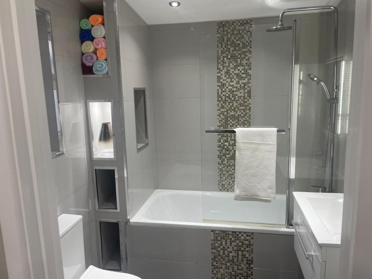 One Bedroom Apartment Goodmayes Экстерьер фото