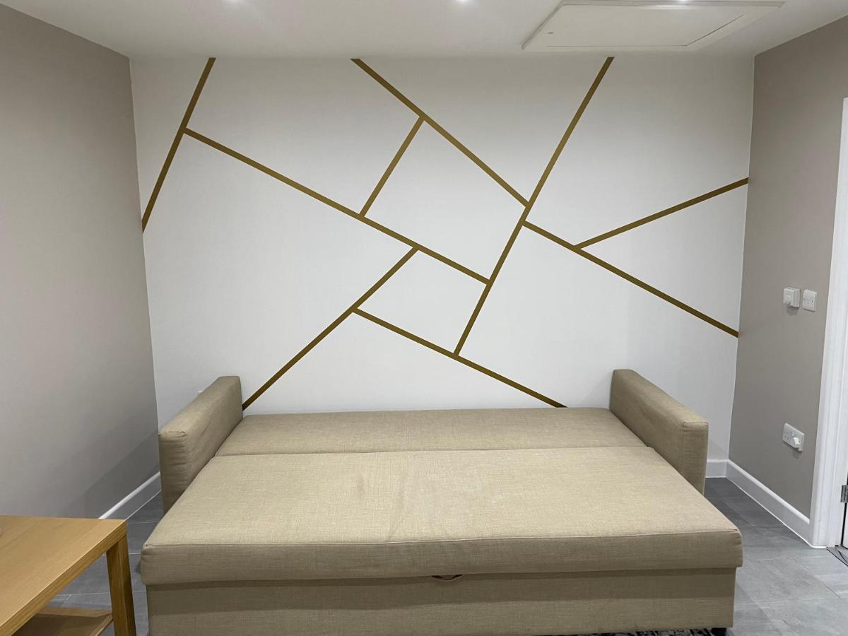 One Bedroom Apartment Goodmayes Экстерьер фото