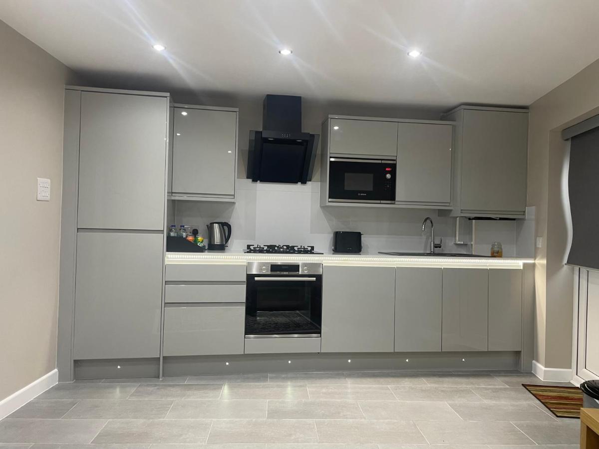 One Bedroom Apartment Goodmayes Экстерьер фото